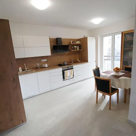 Big Charming Apt On Castle Hill Apartment *