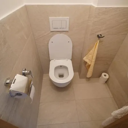 Big Charming Apt On Castle Hill Bratislava