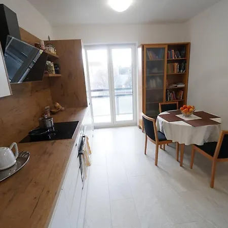 Big Charming Apt On Castle Hill